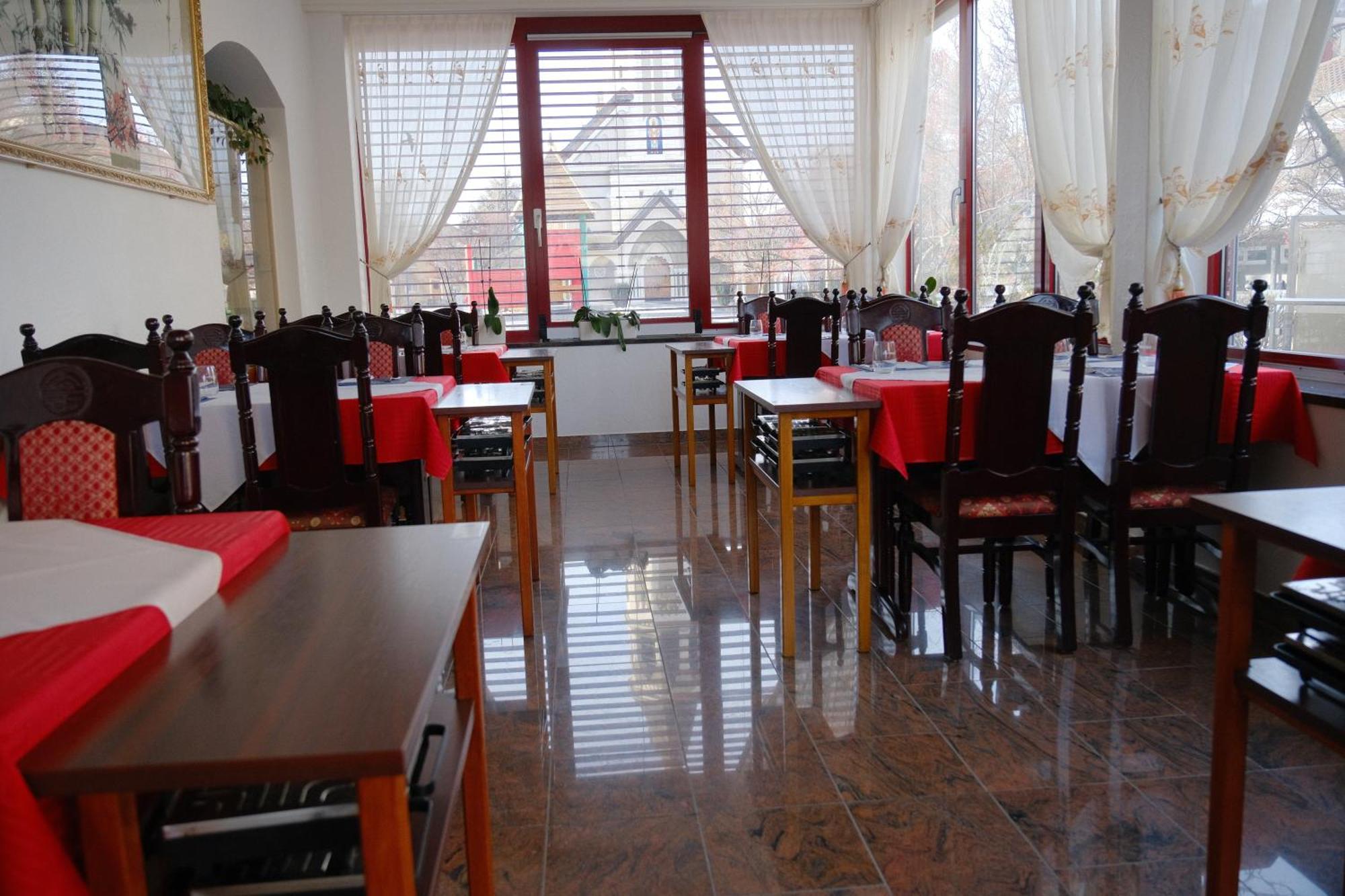 Today Appartement Famille Chippis Exteriör bild